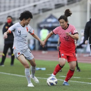 【奥预赛】王霜点球制胜张馨破门 女足2比1客胜韩国