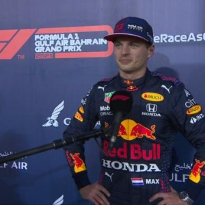 巴林站维斯塔潘力压汉密尔顿夺杆位 本田引擎强势